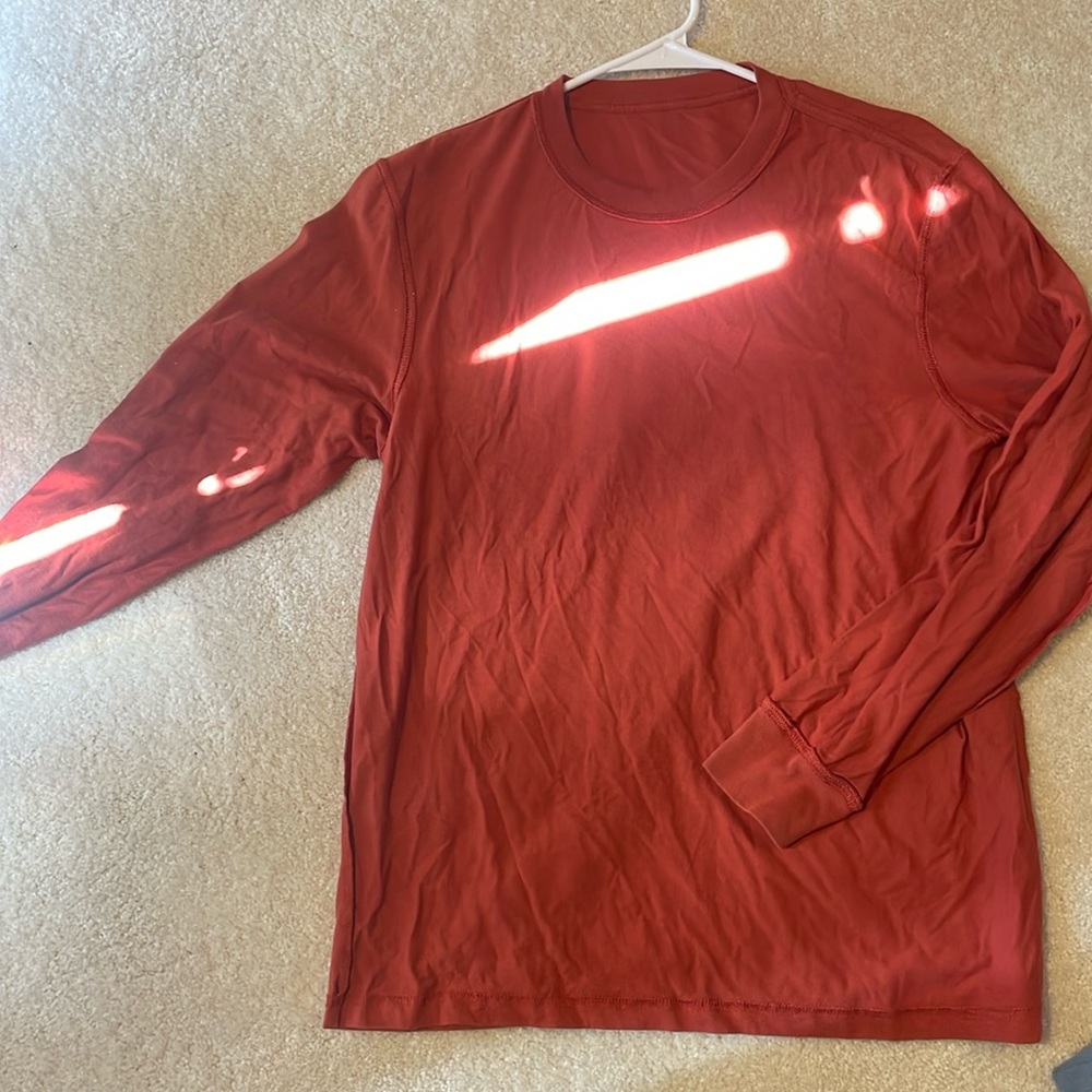 Long sleeve men's medium t shirt, very comfortable, oversized